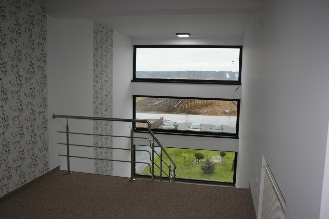 Riana Hotel Adjud Buitenkant foto