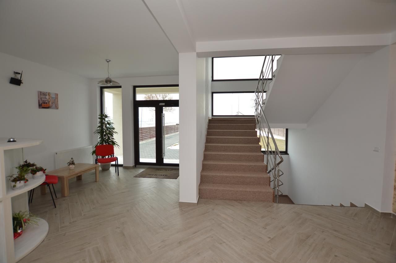 Riana Hotel Adjud Buitenkant foto