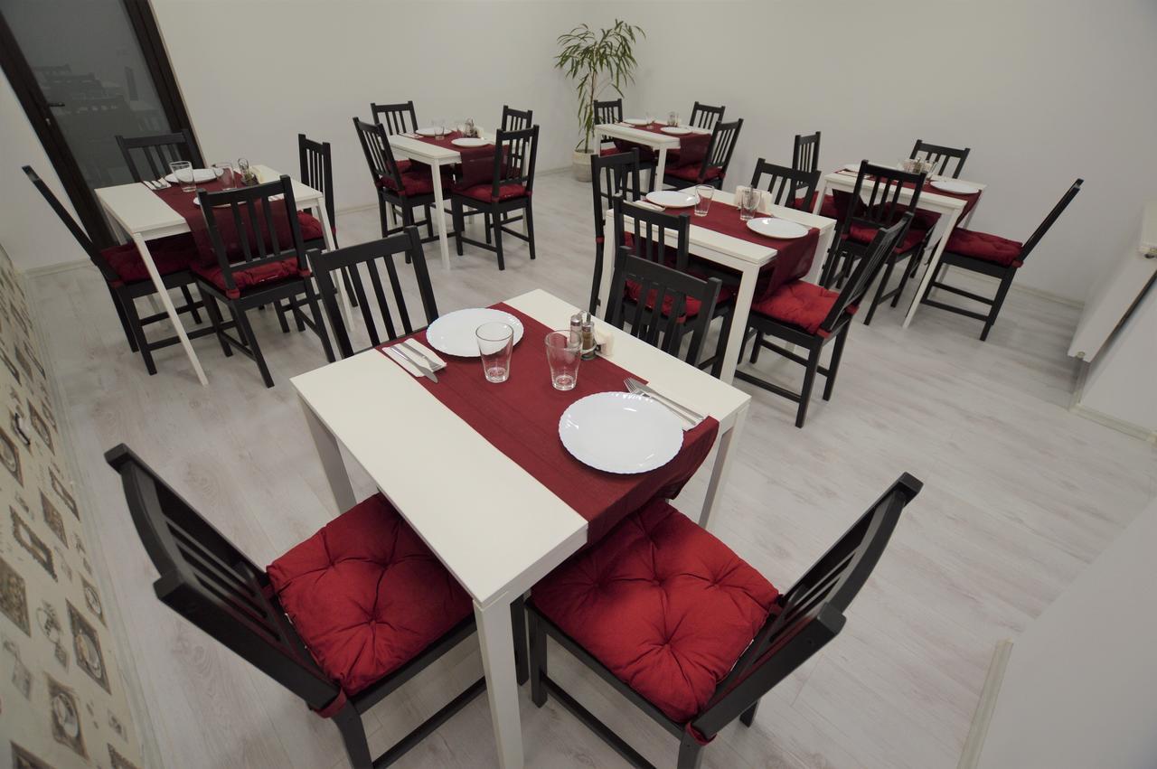 Riana Hotel Adjud Buitenkant foto